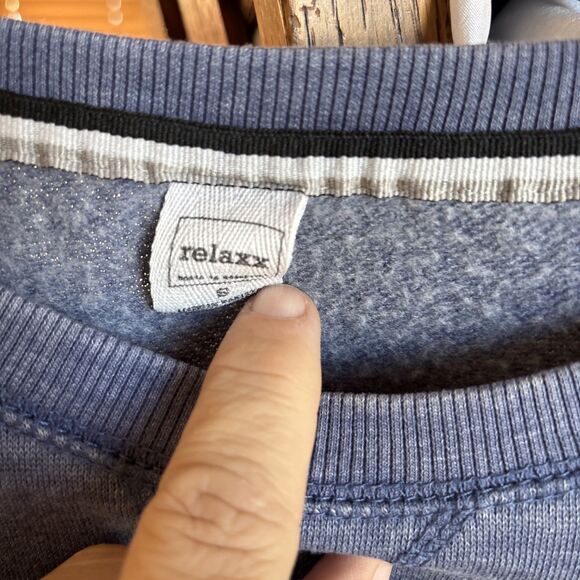 RELAX Women’s Cropped Sweatshirt BLUE CHERRIES Crew Neck Small - Picture 3 of 7